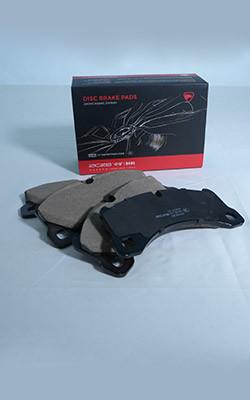 Cina Porsche 14mm Ceramic Brake Pad Set con cerniere e hardware per l'asse anteriore in vendita