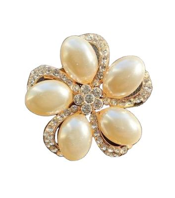 China Wedding High Quality Flower Shape Brooch Rhinestone Pearl Girls Brooch Pins for sale