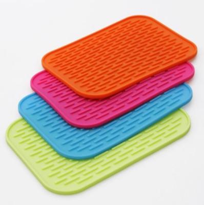 China Silicone Durable Thickened High Temperature Resistant Universal Table Mat for sale