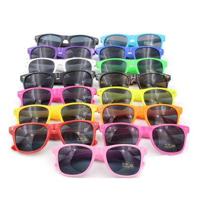 China Fashion Sunglasses 2021 Custom Logo Brand Plastic Frame Fashion Sun Glasses Women Men Women Sunglasses Cheap for sale