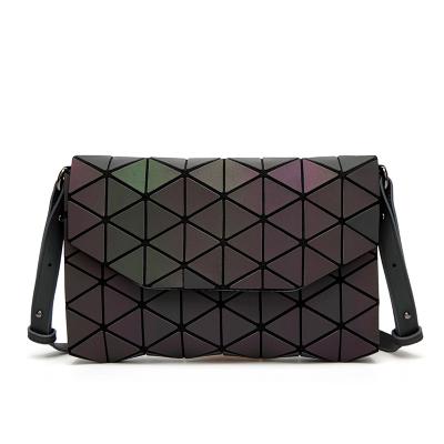 China 2022 Wholesale Fashion\Geometric Cross Message Bag Canvas New Fashionable Bright Oblique Women's Armpit Bag Comfortable\Durable - Body Bags for sale