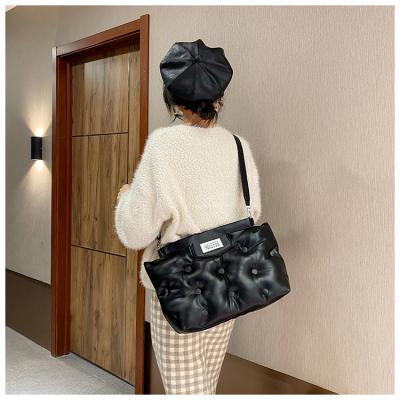 China Fashion& Large Capacity Casual Fashionable Soft Handbag Cotton Space Bags News Women's Bag Messenger Bag for sale