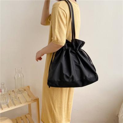 China 2022 New High Quality Solid Color Canvas Bag Custom Pleated Soft Drawstring Canvas Shoulder Bag for sale