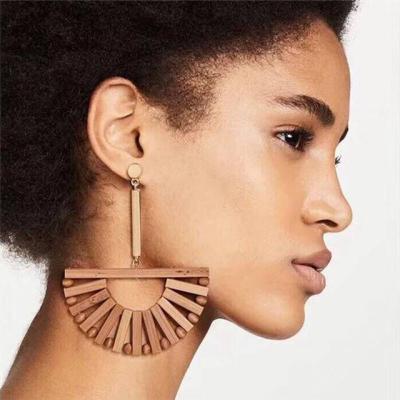 China High quality summer bohemian new style long wooden earrings strand vacation fashion earrings vintage ethnic fan-shaped earrings for women for sale