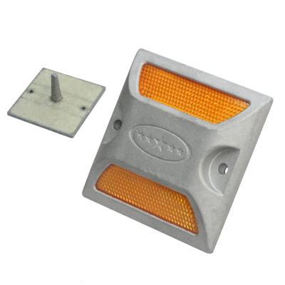 China Road Stud Driveway Road Marker Illuminated Plastic Reflective Spot Reflector for sale