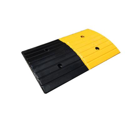 China 500*300*40MM Community Single Assembly Road Safety Road Safety Rubber Speed ​​Bumps Speed ​​Bump Ramp for sale