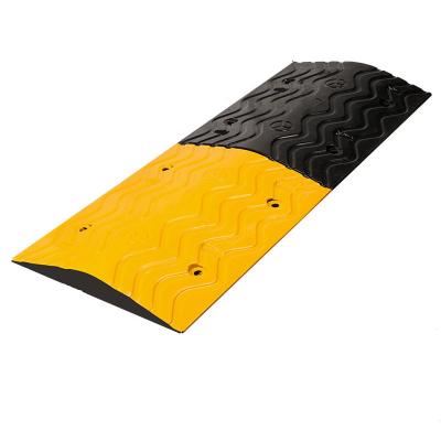 China Wave Pattern Traffic Installation Safety Speed ​​Bump Wear-Resistance 100*38*5CM Widened Rubber Bump for sale