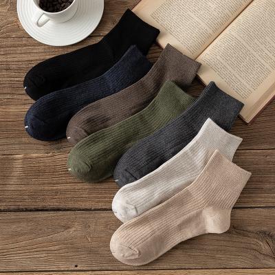 China QUICK DRY custom men's fashion dress crew socks men's dress socks for sale