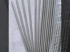 Titanium bar and titanium rod