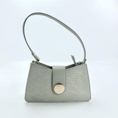 China HANDBAG One-shoulder high quality ladies bags messenger western style bag for armpit simple French fashionable bag for sale