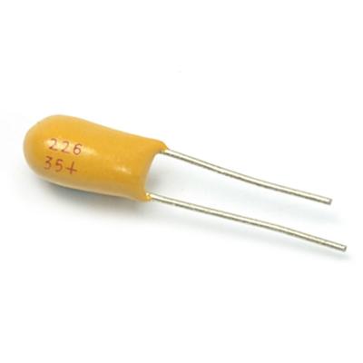 China Capacitores de tântalo contínuos radiais mergulhados do capacitor de tântalo 22uF 35V à venda