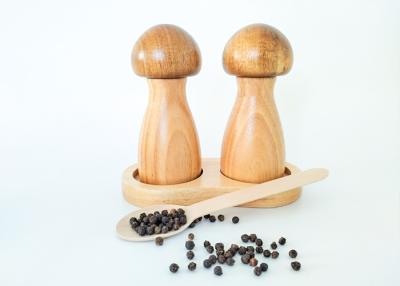 China Refillable Wooden Salt And Pepper Grinders Sustainable Wood Durable for sale