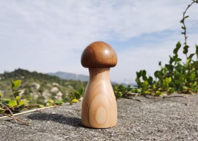 Chine Moulin à sel et poivre réglable en forme de champignon avec noyau en céramique et pot en bois à vendre