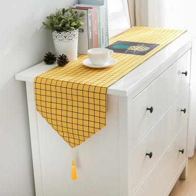 China Stylish High Quality Fashion Table Flag Fashion Table Runner With Tassel for sale