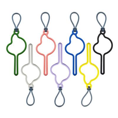 China SUITABLE for ALL LEASH Manufacturer Wholesale Popular Hands Free Buckle Poop Bag Holder Waste Bag Clips 2021 for sale