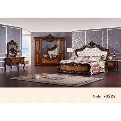 China Best Hypoallergenic Selling Large Handmade European Carved Antique Bed Bedroom Suit Solid Wood Royal Family for sale