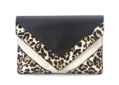 China Bolso de embrague del estampado leopardo del pelo del caballo con la correa doble de la aleta/del bolsillo/de la cadena en venta