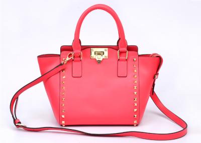 China El rojo tachonó el bolso de cuero del trapecio de los bolsos de las señoras con la cremallera/el bolsillo en venta