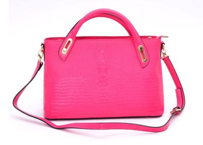 China El cocodrilo de Rose grabó en relieve bolsos de cuero para mujer con las manijas superiores ajustables en venta