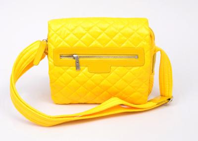 Chine Sac d'épaule en nylon jaune imperméable avec l'insigne en cuir pour des dames à vendre