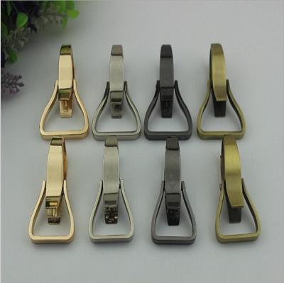 China New style zinc alloy 4 color provide bag accessory 25 mm & 31 mm width triangle snap hook for sale