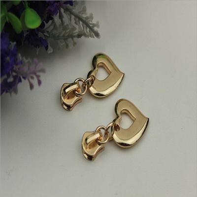 China Luggage hardware accessory custom zinc alloy love heart shape metal zipper puller slider 5# for sale