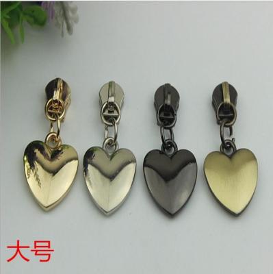 China Guangzhou bag accessories zinc alloy 4 color 5# zipper slider with heart pattern metal zipper puller for sale