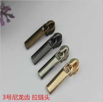 China Factory direct sale zinc alloy nylon zipper teeth 3# handbag gold zipper puller design for sale