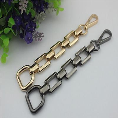 China Popular luxury handbag hardware 10 mm width gold  zinc alloy decorative metal chain with iron d rings for sale