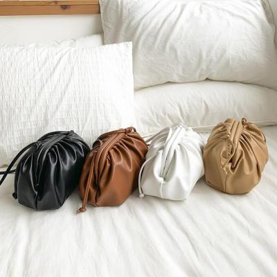 China Unique Irregular Shape Fashion Pleat Cloud Clutch Handbags 2021 For Women Dumpling Cross - Body Clip Lady Clips Women Handbags for sale