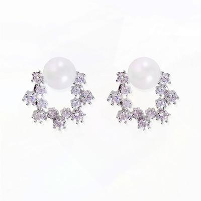 China Cute New Design Wedding Jewelry Luxury Clear Zircon Earrings Elegant Silver Stud Earrings For Women for sale