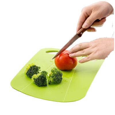 China Promotional PP Folding Foldable Plastic Chopper Kitchen Chopper Promotional Portable Cutting Board for sale