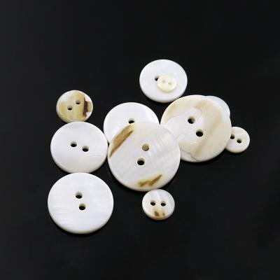 China Simple White 2021 Viable Garment Accessories 2 Holes Shell Buttons for sale