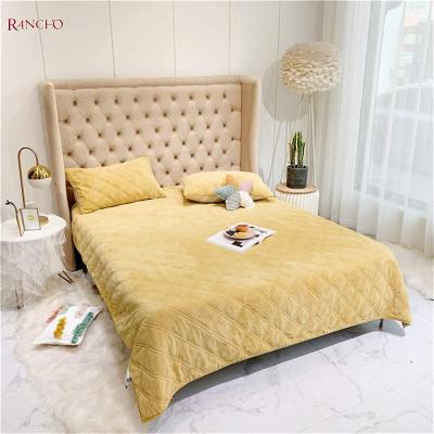 China Eco-friendly hot sale winter bedding set with embroidery design on velvet bedspread comforter set for sale