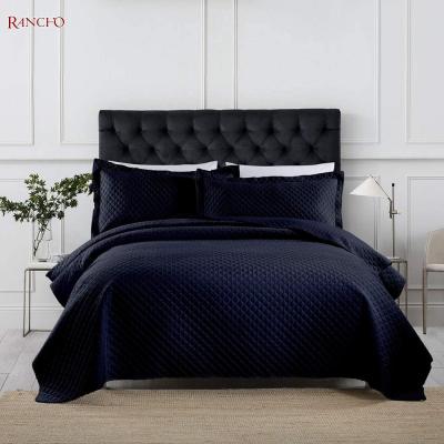 China Winter Eco-friendly Luxury Warm Bedding Velvet Bedspread Ultrasonic Embossing Comforter Set for sale