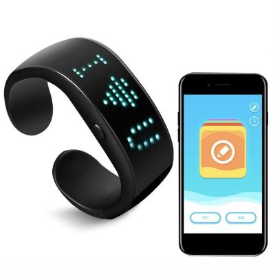 China New 4-6h Colorful Display Dynamic Wristband APP Connected LED Light Up Wristband RGB LED Bluetooth Wristband for sale