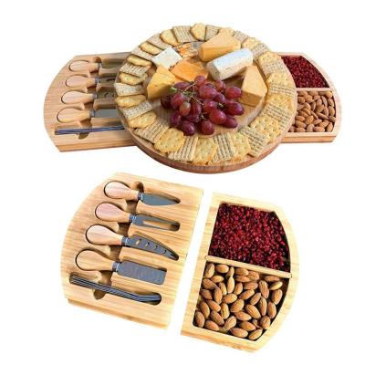 China Sustainable Factory Customized Bamboo Tray Charcuterie Knife Set Checkered Color Round Cheese Board With Stainless Steel Knife for sale