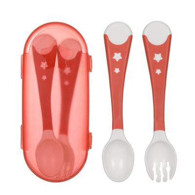 China Wholesale Sustainable Plastic Curved Handle Baby Food Self Twisting Curved Feeding Spoon And Fork for sale