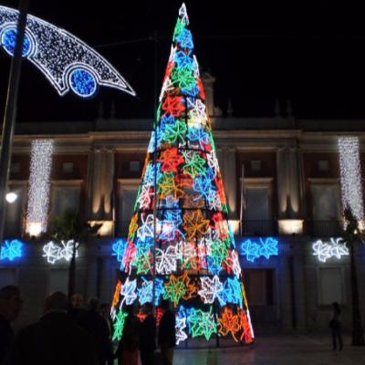 China OEM 110V 220V Outdoor Decorative Giant LED Christmas Tree Light for sale