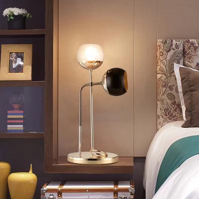 China Nordic EUROPEAN bedroom fashionable desk lamp can be customized for sale