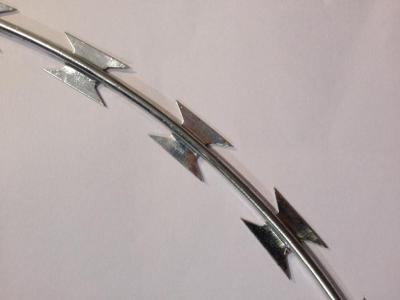 China galvanized razor barbed wire cross type BTO-22 for sale