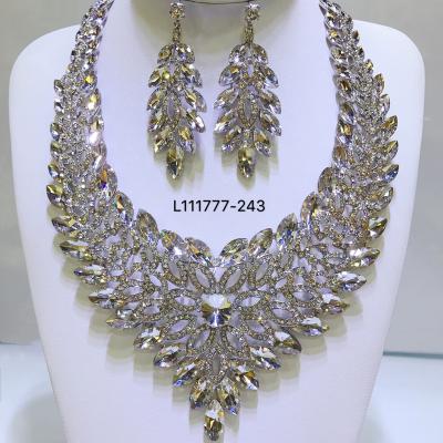 China Newest Big CLASSIC African Diamond Necklace Jewelry Sets For Women Wedding Party Indian Heavy Jewelry for sale