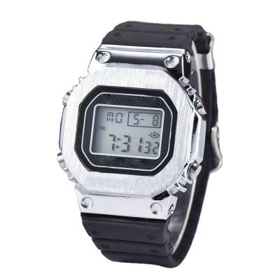 China Auto Date Amazon Hot Sell Hip Hop Water Ghost Plate 24K Diamond Quartz Watches for sale