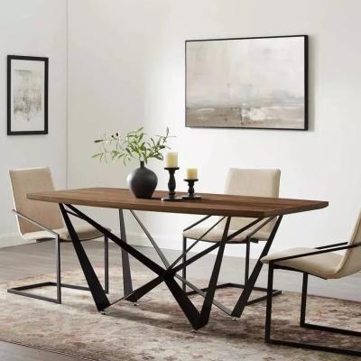 China Conjunto de mesa de jantar de madeira e metal design industrial à prova de arranhões com base de ferro preto à venda