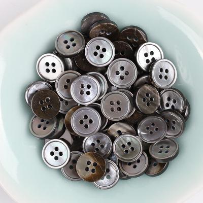 China Wholesale Pearlescent Dry Cleaning Shell Buttons Clothes Shell Buttons for sale