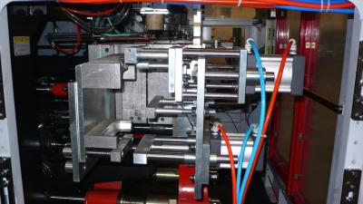 Chine Regardez la ligne de bande machine automatique de soufflage de corps creux d'extrusion pour le récipient d'huile de lubrification 1gallon à vendre