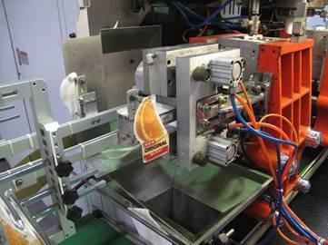 Cina la macchina dello stampaggio mediante soffiatura della bottiglia per il latte della bottiglia del succo del PE da 1 gallone pp completamente automatica con il robot elimina in vendita