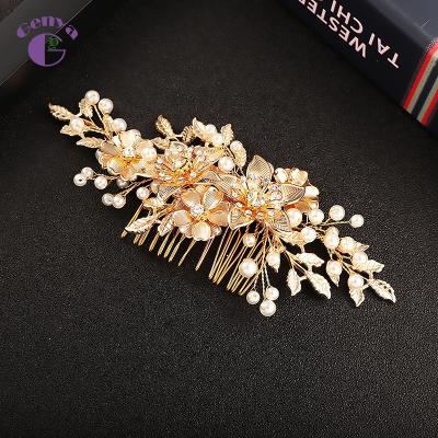 China Wedding Accessorize GENYA White Flower Bridal Hair Comb Crystal Hair Combs Custom Design Bridal Accessories Jewelry for sale