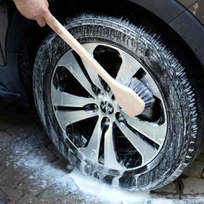 China Long Handle 18 Inch Highly Cost Effective Universal Car Wash Wheel Handle Detailing Cleaning Brush Long Rim Tire Vehicle Washing Tool for sale