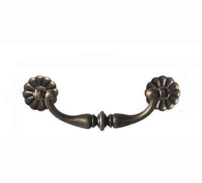 China Contemporary Hardware Antique 4.6 Inch Copper Color Vintage American Zinc Alloy Door Pulls Drawer Handle For Furniture Cabinet Cupboard for sale